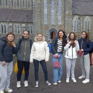 11 devant la cathédrale de Killarney
