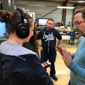 Préparation d'une interview à Breizh Usinage ; des employés patients qui jouent le jeu pour les élèves.